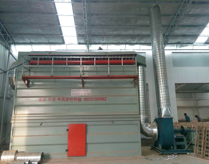 我公司為家具廠設計、制作的<strong>大型脈沖袋式除塵器</strong>
