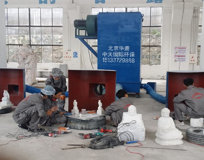 我公司為河北雕塑學(xué)校生產(chǎn)的<strong>移動式除塵器</strong>9月份已經(jīng)測試成功！